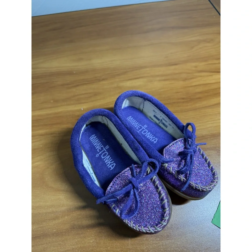 Toddler Girls SZ 7 Minnetonka Purple Glitter Sparkly Suede Leather Moccasins